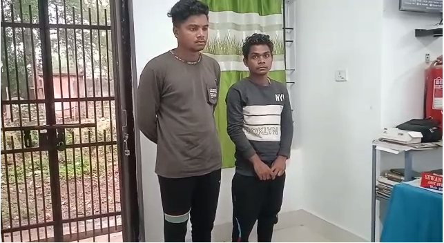 ପୋଲିସ ଉପରେ ଆକ୍ରମଣ କରି ଦୁଇ ଗିରଫ