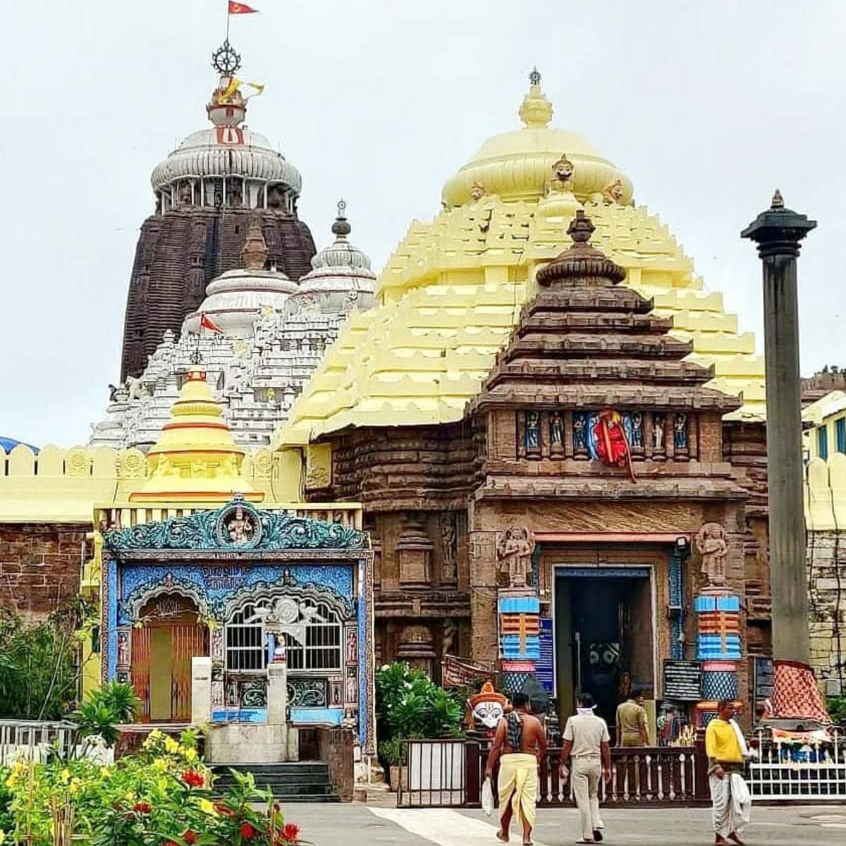 ଛୋଟ ଡ୍ରେସ ପିନ୍ଧି ଶ୍ରୀମନ୍ଦିର ଜଗା ଦର୍ଶନ ମନା