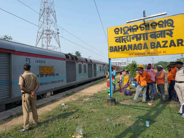 ଦୁର୍ଘଟଣାର 5 ମାସ ପରେ ଉଠାଯାଉଛି ଭଗ୍ନ ରେଳଡବା