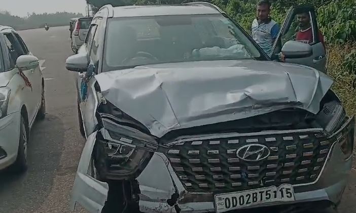 ଅଟୋକୁ ଧକ୍କା ଦେଲା ବିଧାୟକଙ୍କ କାର