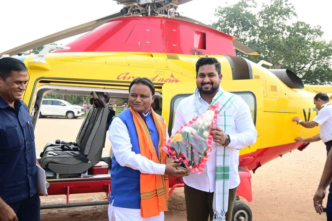 କାହିଁକି ମୋହନଙ୍କ ପାଖେ ପାଖେ ରହୁଛନ୍ତି ସୂରଜ ?