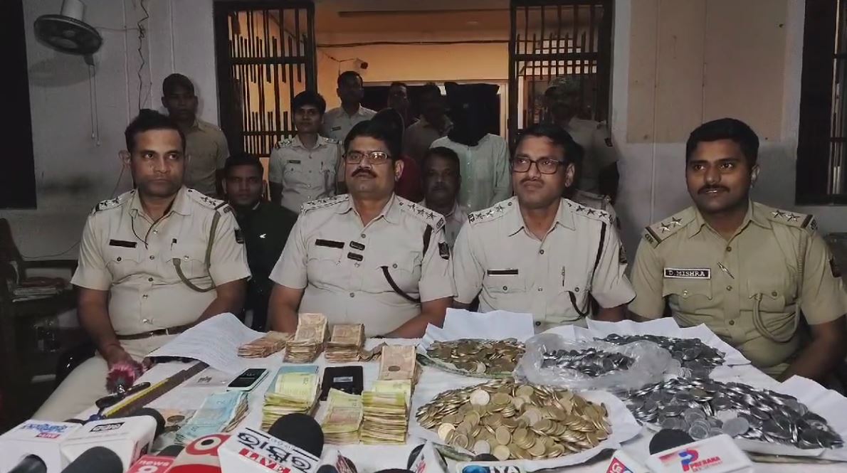 ଧରା ପଡିଲେ ସ୍ୱାମୀ ଓ ସ୍ତ୍ରୀ