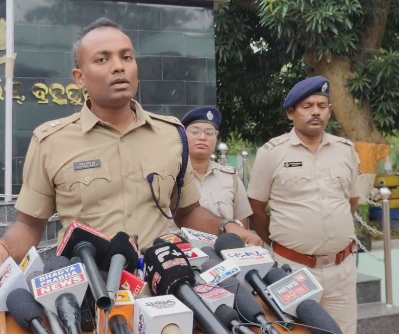 ଚାକିରୀ କରାଇ ଦେବାକୁ କହି ଠକି ନେଲେ ଟଙ୍କା