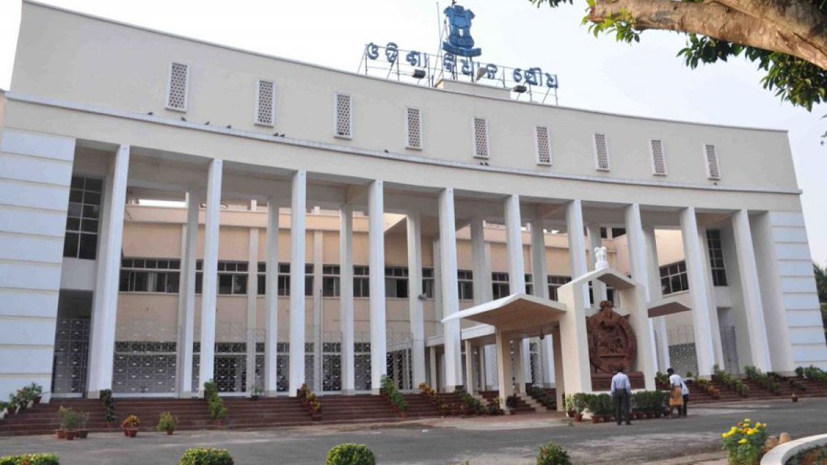 ସୁରୁଖୁରୁରେ ଚାଲିପାରୁନି ଗୃହ…ପୋଡିୟମ ତଳେ ନାରାବାଜି କଲେ ବିଧାୟକ