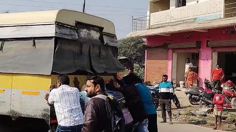 ବିନା କାଗଜ ପତ୍ରରେ ଗଡୁଛି କୋର୍ଟ ଭ୍ୟାନ୍
