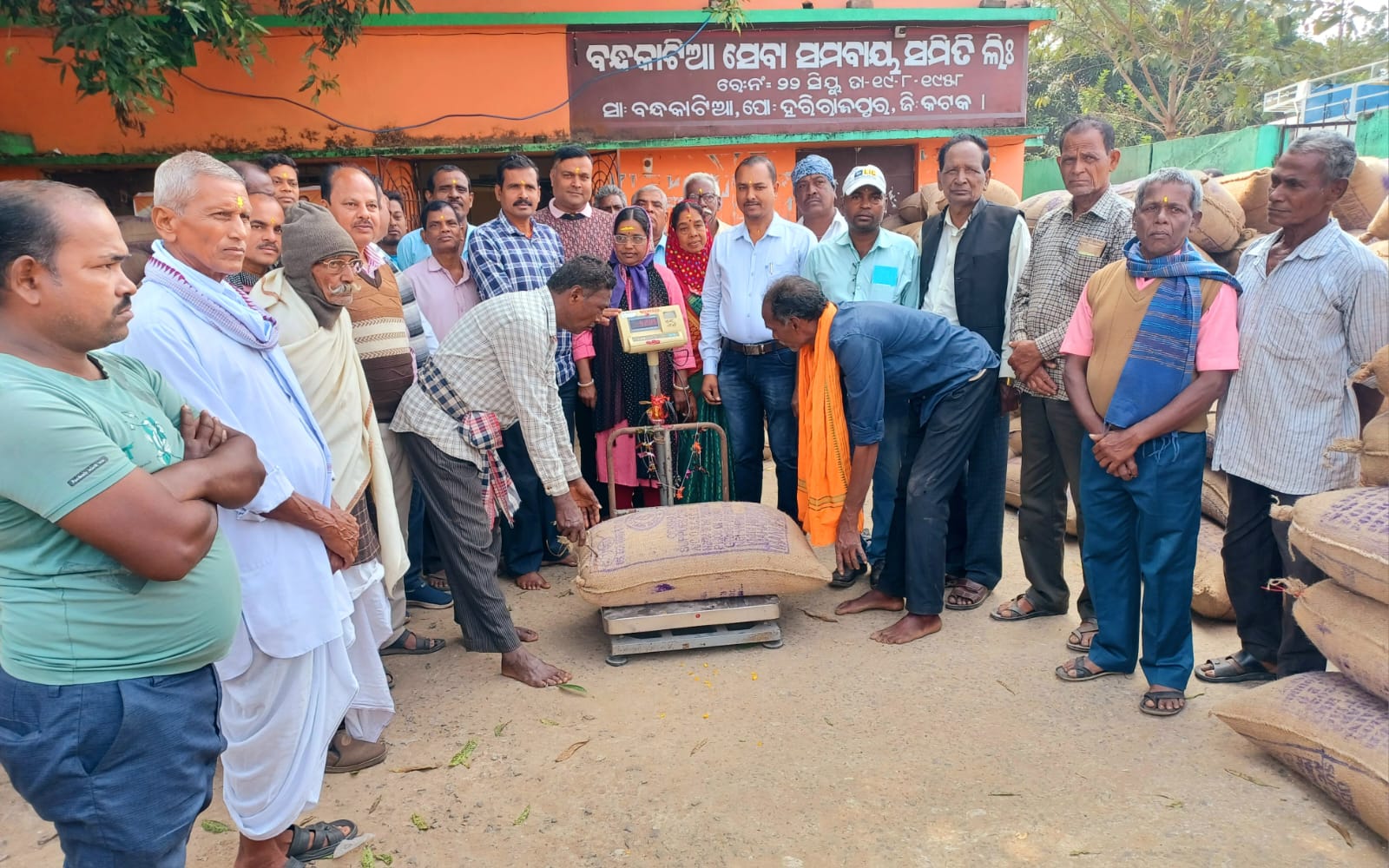 ନିଶ୍ଚିନ୍ତକୋଇଲିରେ ଖୋଲିଲା ଧାନ ମଣ୍ଡି