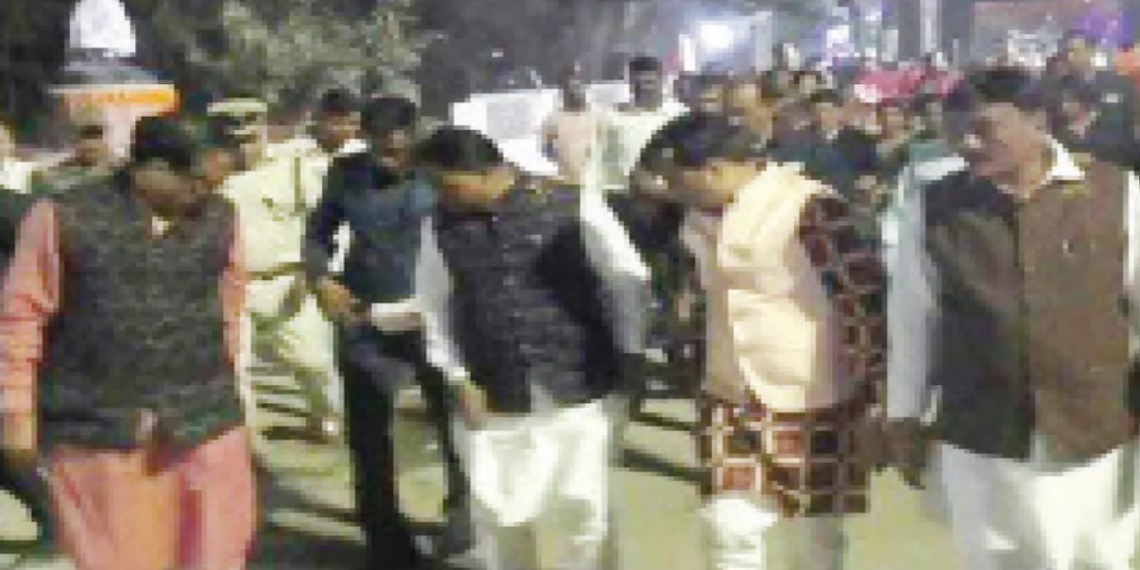 ସିଧା ଉପରେ ଆସି ପଡ଼ିଲା ଚମିକି ପଡିଲେ ମୋହନ