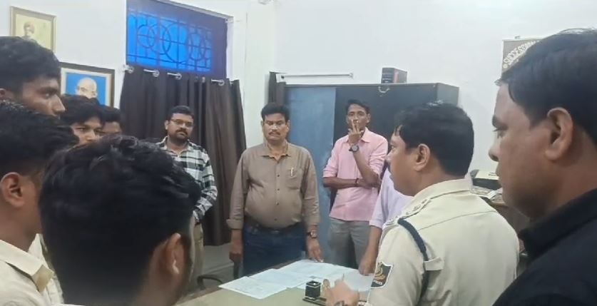 କଲେଜ ଛାତ୍ରଙ୍କ ଆକ୍ରମଣରେ ଦୁଇ ଗୁରୁତର