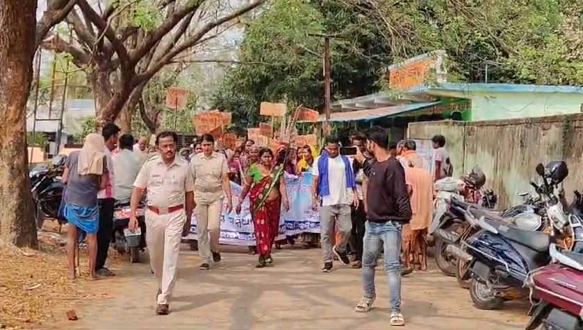 ପାଣି ପାଇଁ ବ୍ଲକ୍ ଘେରାଉ କଲେ ଶତାଧିକ ମହିଳା