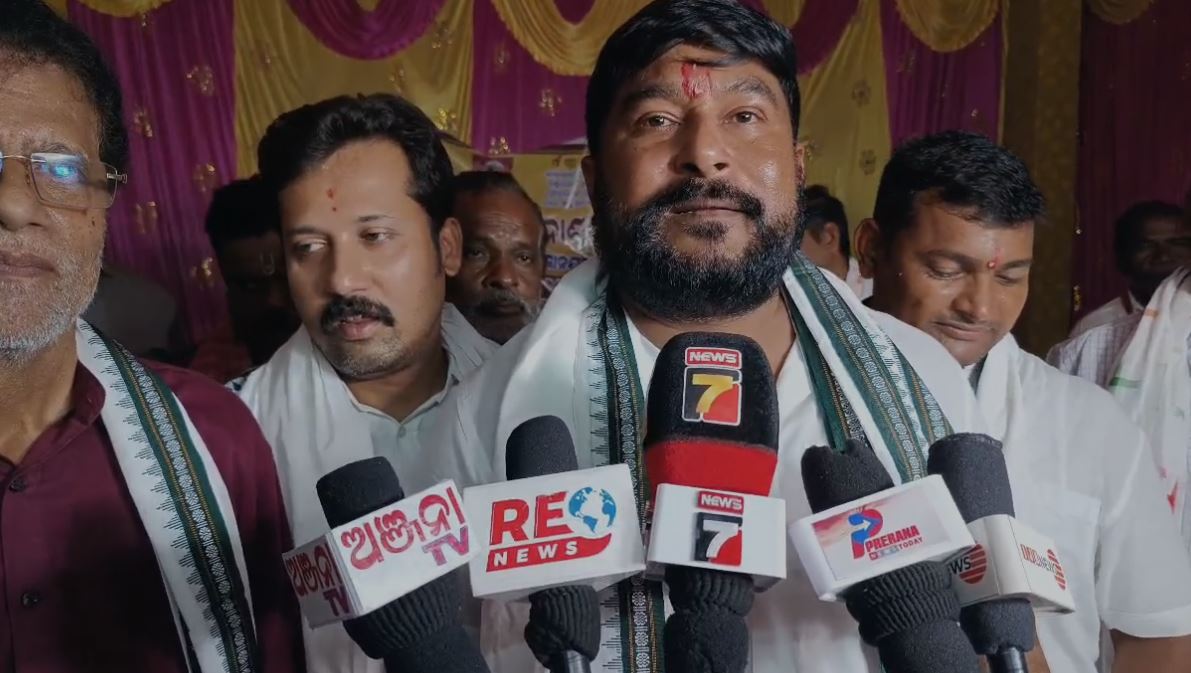 ବିଧାୟକ ରମେଶ ଜେନା ଗ୍ରାମବାସୀଙ୍କୁ ଉତ୍ସାହିତ କରିଥିଲେ