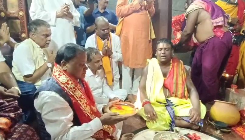 ମା ତାରାତାରିଣୀ ମନ୍ଦିରରେ ମୁଖ୍ୟମନ୍ତ୍ରୀ